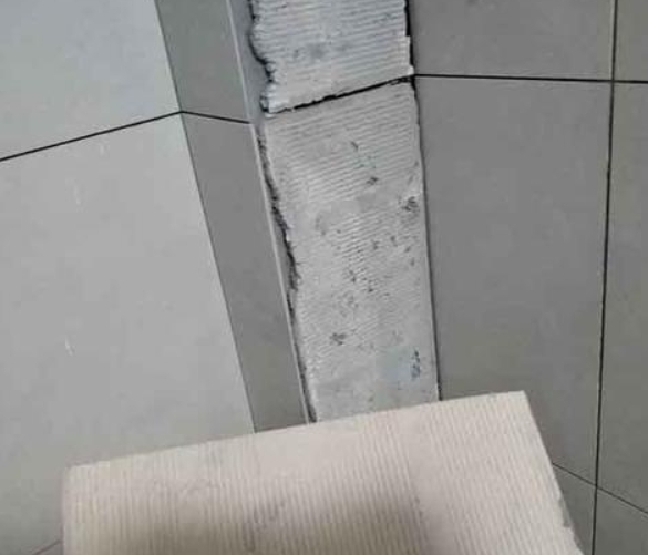 巴彦淖尔瓷砖空鼓维修公司分享下厨房瓷砖脱落的补救措施。